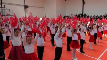 Kayseri'de 23 Nisan kutlamalarında depremzedeler unutulmadı