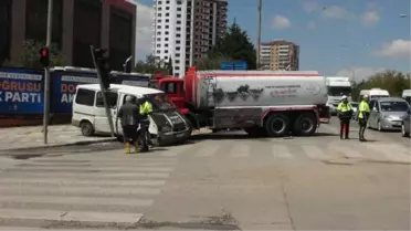 Kilis'te freni boşalan tanker 3 araca çarptı