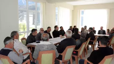Bingöl Yedisu İlçe Kaymakamı, deprem konutlarının eksiklikleri hakkında bilgi aldı