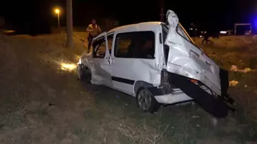 Kırıkkale'de Hafif Ticari Araç Kazası: 2 Kişi Ağır Yaralandı