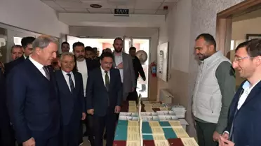Bakan Akar ve Başkan Büyükkılıç Kayseri Lisesi'nde öğrencilerle buluştu