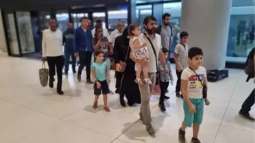 Sudan'da mahsur kalan 101 Türk vatandaşı İstanbul'a getirildi