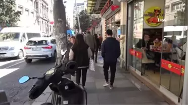 Taksim'de yarı çıplak İspanyol turist olay çıkardı