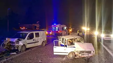 Adıyaman'da Kafa Kafaya Çarpışan Otomobillerde 3 Kişi Yaralandı