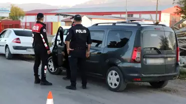 Erzincan'da 60 Aranan Şahıs ve 50 Kaçak Göçmen Yakalandı