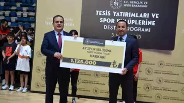 Hakkari'de 48 Spor Kulübüne 1 Milyon 125 Bin TLlik Nakdi Yardım