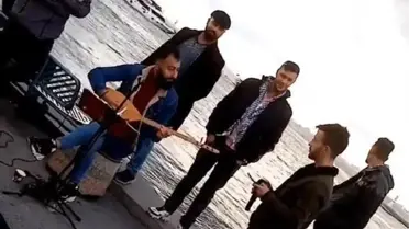 Kadıköy'de Şarkı Söyleyen Genç Bıçaklandı, Hayatını Kaybetti
