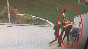 Tıpta büyük icraatların altına imza atan kalp ve damar cerrahisi uzmanı, hasta yakınlarının saldırısına uğradı