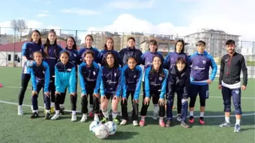 Van'da kurulan kadın futbol takımı şampiyon oldu