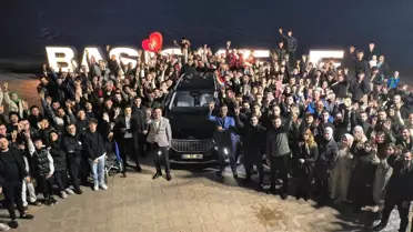 Başiskele Belediye Başkanı Yasin Özlü, gençlerle buluştu ve Togg sürprizi yaptı