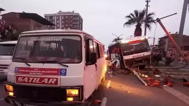 Aydın'da Minibüs ve Servis Aracı Çarpıştı: 3 Yaralı
