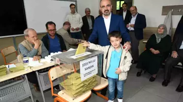AK Parti Grup Başkanvekili Bülent Turan Oyunu Lapseki'de Kullandı