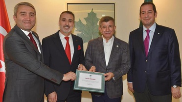 Gelecek Partisi Kurucu Başkan Yardımcısı Veysi Akay, çok sert sözler sarf ederek görevinden istifa etti