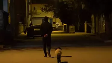 Muş'ta kuzusuyla çarşı pazar gezen vatandaş ilgi odağı oldu