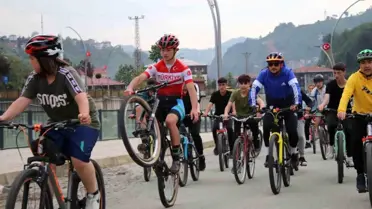 Rize'de bisiklet turu renkli görüntülere sahne oldu