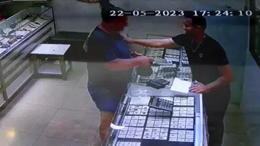 Turiste 5 gram yerine 50 gram altın verdiğini fark etti, soluğu polis merkezinde aldı