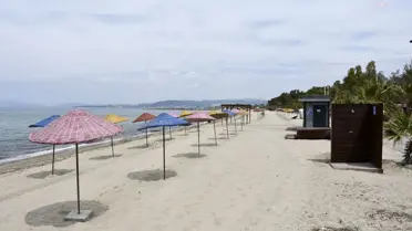 Kuşadası'nda 24 Plaj ve Bir Marinada Mavi Bayrak Dalgalanacak