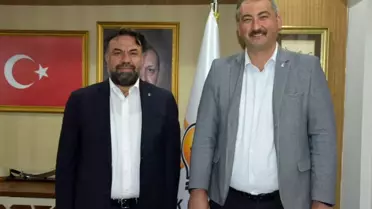 İstifa eden Gelecek Partisi Balıkesir İl Başkanı AK Parti rozeti taktı