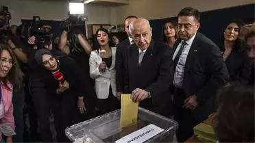 Ankara'da oy kullanan Bahçeli: Yeni yüzyılın ilk seçimi tamamlanmış olmaktadır