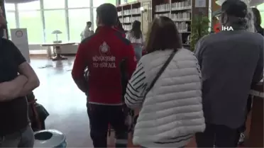 Ayağı kesilen adam oy kullanmaya tekerlekli sandalyeyle getirildi