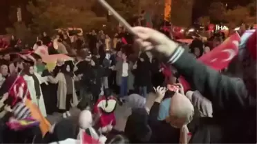 Beylikdüzü'nde zafer kutlamaları gece yarısına kadar sürdü