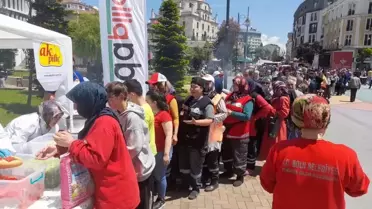 Bolu'da Bedava Köfte Ekmek Kuyruğu