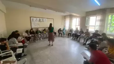 Gaziemir Belediyesi, 8. sınıf öğrencilerine psikodrama temelli kaygı yönetimi eğitimi veriyor