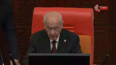 TBMM Genel Kurulu'nda Ankara milletvekillerine yemin sırasında Atatürk için saygı duruşu yapıldı