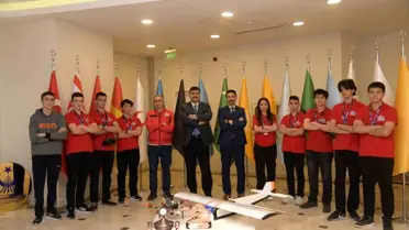 Kahramankazan Belediye Başkanı Serhat Oğuz, TEKNOFEST'te başarılı olan Poyraz İHA takımını ağırladı