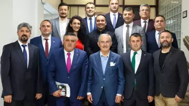 Tüm Yerel Sen Genel Başkanı Mücahit Dede, Eskişehir Büyükşehir Belediye Başkanı Yılmaz Büyükerşen'i ziyaret etti