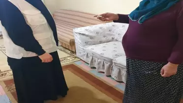 Yetimler Vakfı Elazığ Şubesi, Borçlu Olan İki Yetim Aileye Altın Yardımında Bulundu