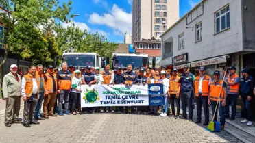 Esenyurt Belediye Başkanı Dünya Çevre Günü'nde sokakları süpürdü