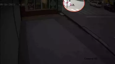 Ankara'da Yol Kenarına Moloz İstifleyen İki Kişiye Otomobil Çarptı