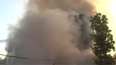İkitelli Organize Sanayi Bölgesi'ndeki iş hanında çökme anı kameralara yansıdı