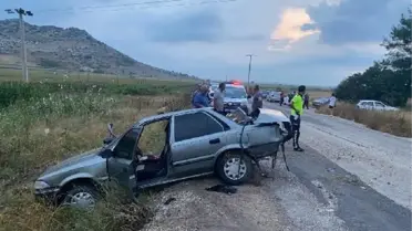 Adana'da Büyükşehir Belediyesi kamyoneti ile otomobil çarpıştı: 2 yaralı