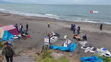 Zonguldak'ta Plajı İşgal Eden Çadır ve Barakalar Yıkıldı