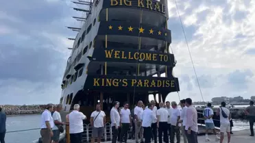 Antalya'da 200 Milyon TL'ye Mal Olan 5 Katlı Günübirlik Tur Teknesi Denize İndi