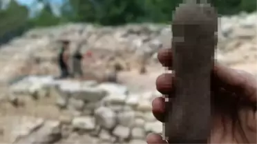 Romalılardan kalma heykelcik silah bileme taşı çıktı