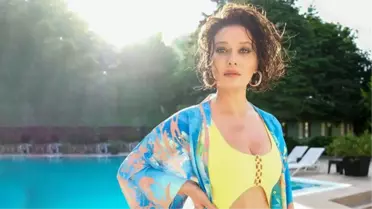 Nurgül Yeşilçay, mayosuyla poz verdi! Vücudu genç kızlara taş çıkartır
