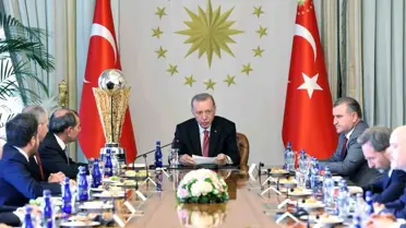 Cumhurbaşkanı Erdoğan, Galatasaray'ı Vahdettin Köşkü'nde kabul etti