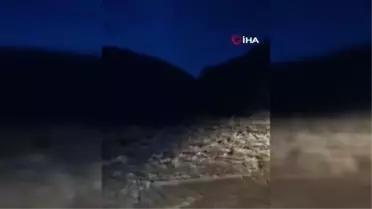 Tokat'ta Sağanak Sonrası Dereden Taşan Su Yolu Kapattı, Araçlar Yolda Kaldı