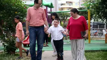 Beyin felci geçiren 10 yaşındaki çocuk 9,5 yıl sonra ilk adımını attı