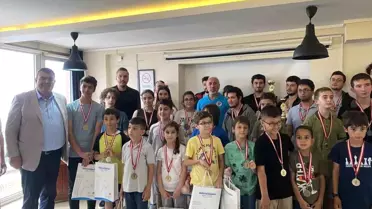Seferihisar'da Yaz Sezonu Satranç Turnuvası Düzenlendi