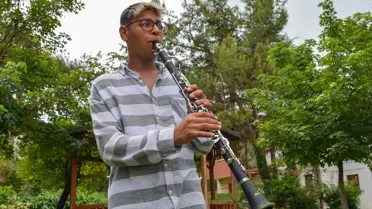Özel Eğitim Meslek Okulu öğrencisi Çetin Gezer konservatuvarı hedefliyor
