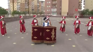 Sivas'ta Minik Mehteranlar Ata Geleneğini Yaşatıyor