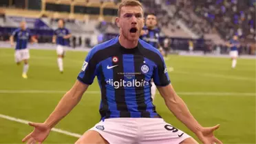 Dünyaca yıldızı Edin Dzeko, Fenerbahçe'ye imza atmak için İstanbul'a geldi