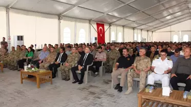 Depremzede Polis ve Askerlere Başarı Belgesi Verildi