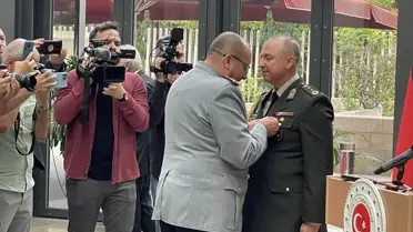 Almanya Silahlı Kuvvetleri, Albay Yılmaz Çetin'e Gümüş Onur Haç nişanı takdim etti