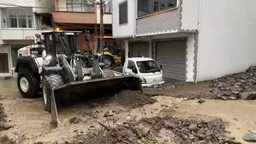 Giresun'un Duroğlu beldesinde sağanak nedeniyle su baskınları ve heyelanlar oluştu