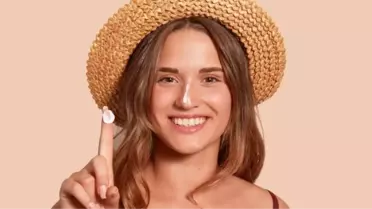 What kind of sunscreen should oily skin use? Is SPF 30 or 50 better for oily and skin? How to choose sunscreen for oily skin?